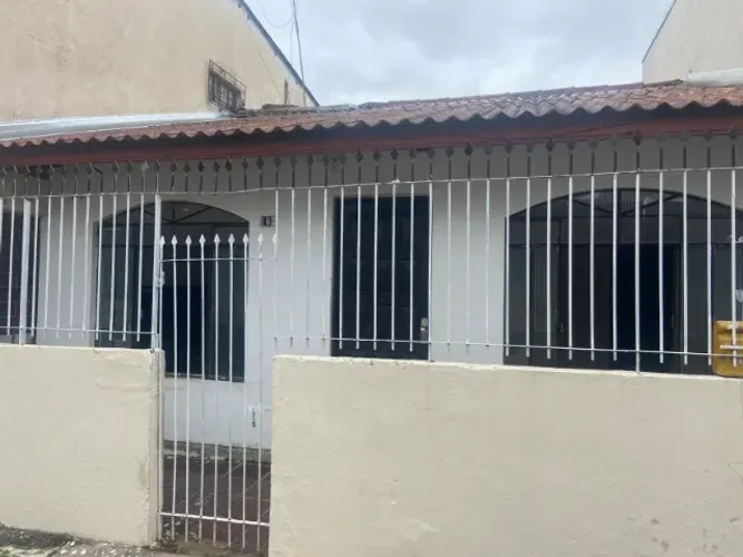 Alugo casa com quarto no Boqueirão
