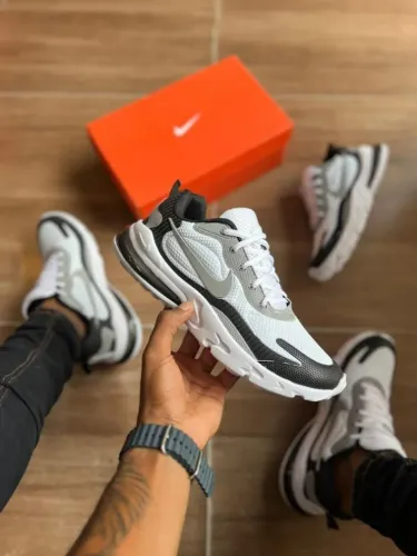Nike Air Max React 270