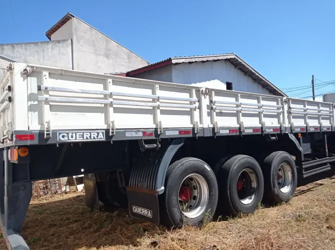 Vendo carreta carga seca,ano 2011.