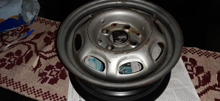 Roda aro13 com 4 furos,bico sem amassado