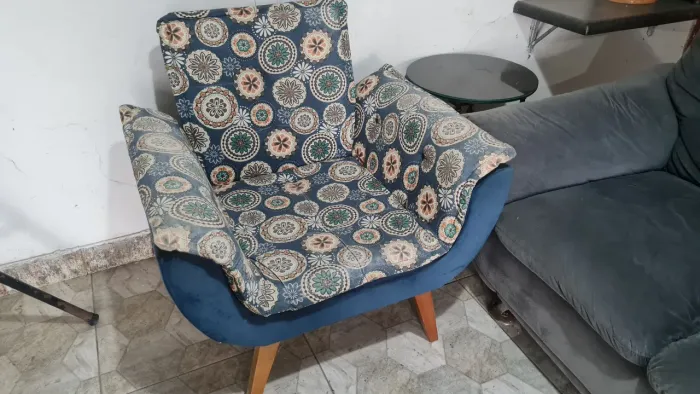 Sao duas (2) Poltronas a venda.