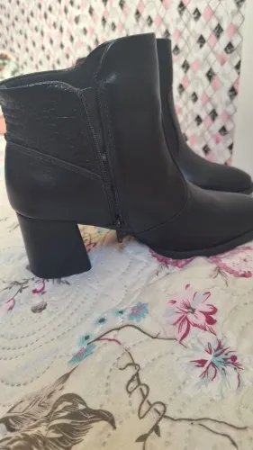 Vendo bota cano curto cor Preta Modare tam 39