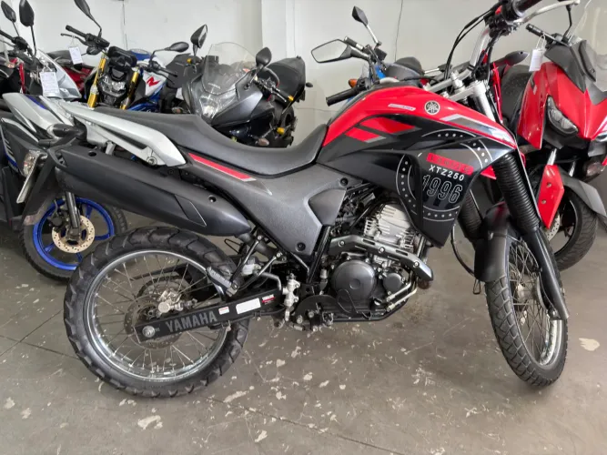 LANDER (GONCALO MOTOS)Já emplacada e transferida!