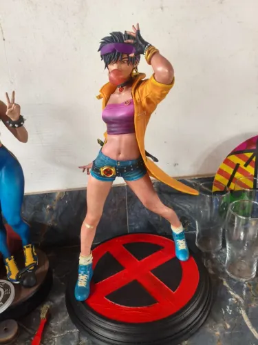 Figure de Resina