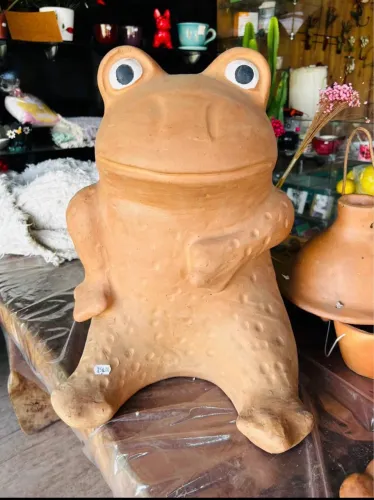 Sapo cerâmica decorativo
