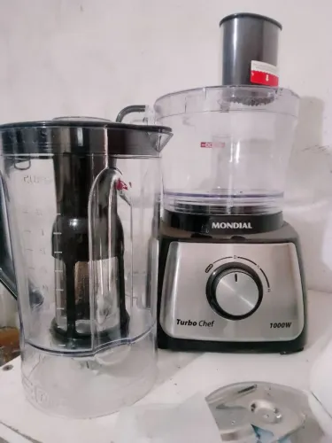 Estou vendendo um conjunto de multiprocessador e liquidificador da marca Multiuso.