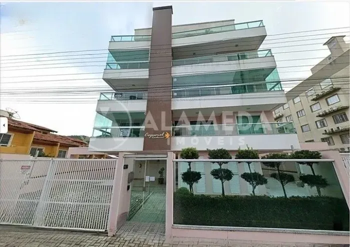 APARTAMENTO À VENDA EM BOMBINHAS/SC!