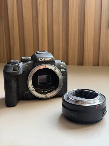 Canon R10 + Adaptador EF - Novo Demais 