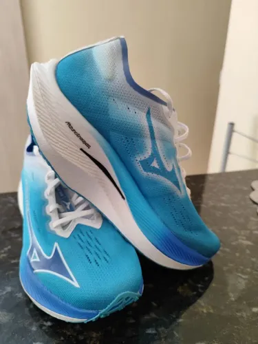 Tênis Mizuno rebellion pro 2