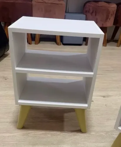 Mesa de cabeceira ( criado mudo )