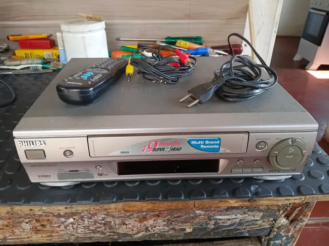 Videocassete philips bivolt funciona ok