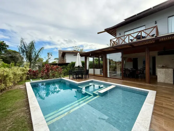 Alto da Enseada em Praia do Forte | Mobiliada | 3 Suítes | Área gourmet | Piscina grande c
