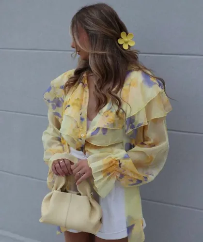 Camisa Bata Amarela Estampa Moderna