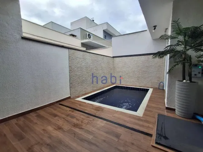 Casa completa com piscina em condomínio fechado