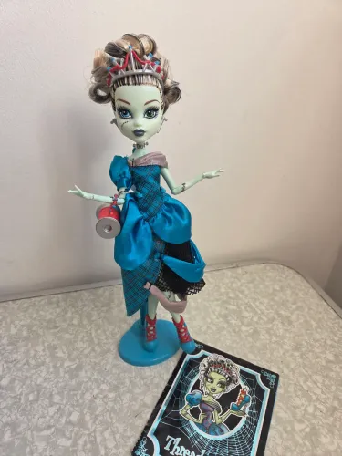 Frankie Scary Tale - Monster high