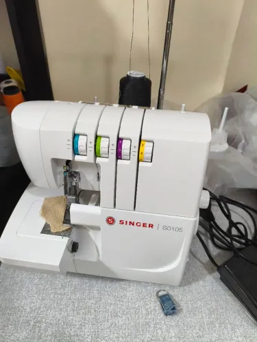 Máquina overlok Singer portátil