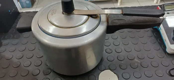 Panela de pressão 4,5lts usada