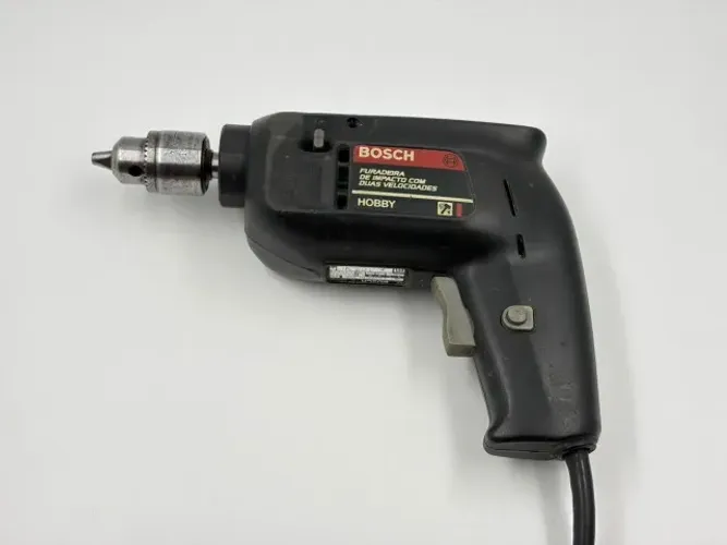 Furadeira de Impacto BOSCH com 2 velocidades Preta - Usada