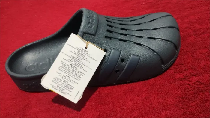 Sandália Adidas nova