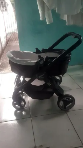 Carrinho de bebê Moisés 