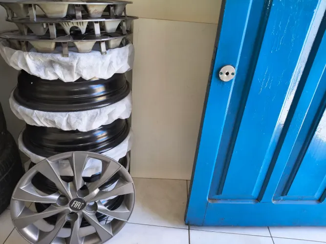 Jogo de rodas original do Fiat Mobi 