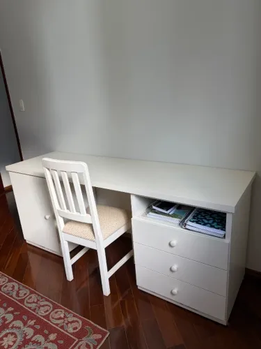 Escrivaninha MDF branca com cadeira