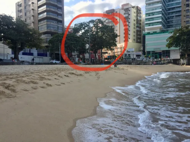 Pé na areia Praia das Castanheiras