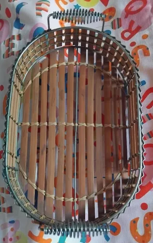 BANDEJA VINTAGE NO FORMATO OVAL EM ARAMADO E BAMBU TRANÇADO
