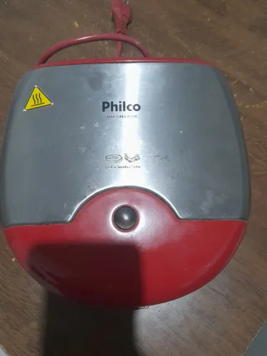 Sanduicheira e grill Philco.