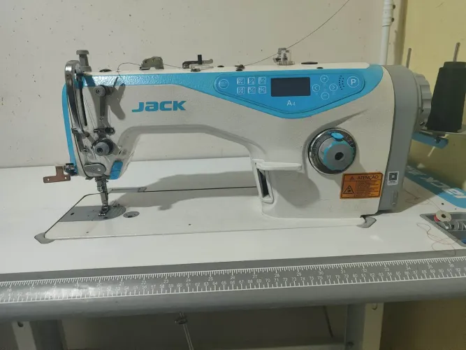 Máquina de Costura Reta Eletrônica A4 c/ Motor Direct Drive - A MÁQUINA QUE FALA - Jack