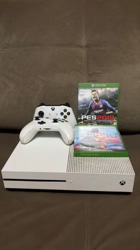 ? Xbox One S 1TB + 2 Controles + 2 Jogos - R$ 1.500,00