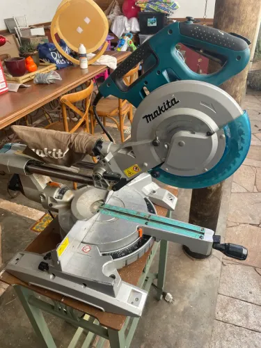Serra meia esquadria makita LS1018L