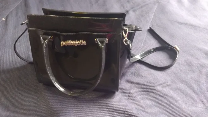 Bolsa Petite Jolie Love II Preta Verniz Original com Alça Removível
