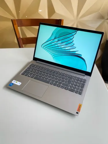 Notebook Lenovo i3 13TH, 8GB RAM, 256GB SSD NVME, Full HD
