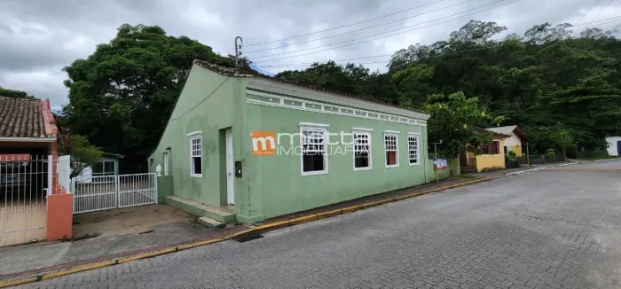 Terreno com 1.385m² em Sambaqui, Florianópolis/SC