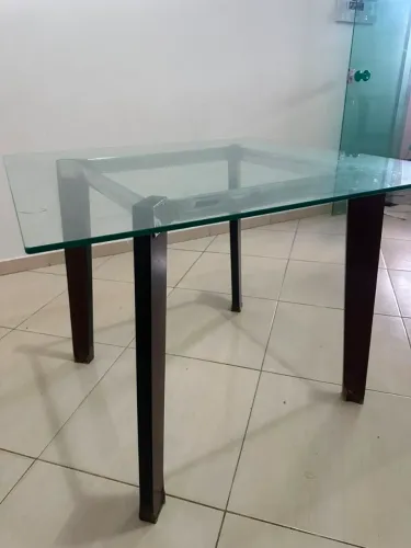 Mesa com tampo de vidro pra jantar