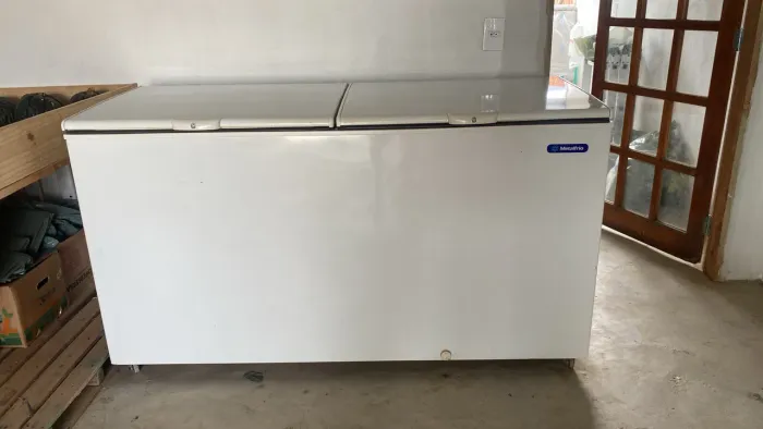 Vendo ou troco freezer 2 tampas por expositor de 2 ou 3 portas