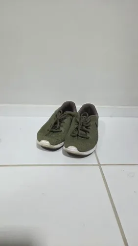 Nike Tanjun verde musgo