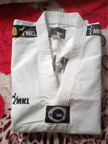 Kimono MKL Branco - Tamanho P - Usado em Ótimo Estado