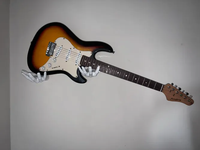 Guitarra Stratocaster Strinberg STS-100 (com três captadores single-coil SSS)