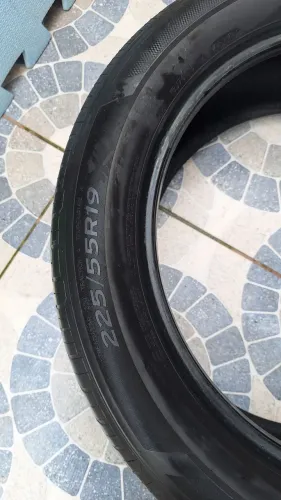 Pneus 245 45 R19