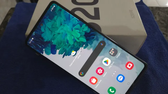 Samsung Galaxy S20 FE à venda - R$ 700