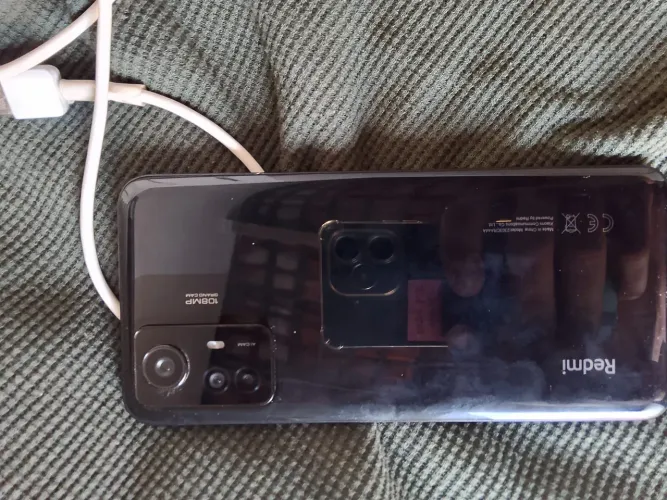 Redmi 12s 256gb 8 ram apenas o cel e carregador Cel sem restrição do meu uso só venda