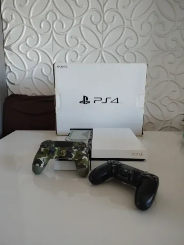 PS4 Fat + 2 Controles | Precisa Tampa Superior e Troca de Pasta Térmica