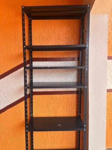 ESTANTE DE FERRO