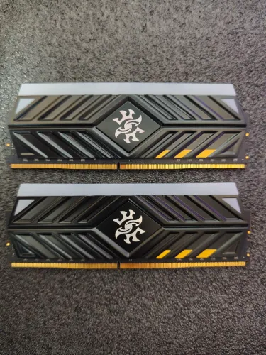 Memória RAM 16GB (2x8GB) XPG TUF Gaming 3000MHz CL16 RGB Excelente Estado