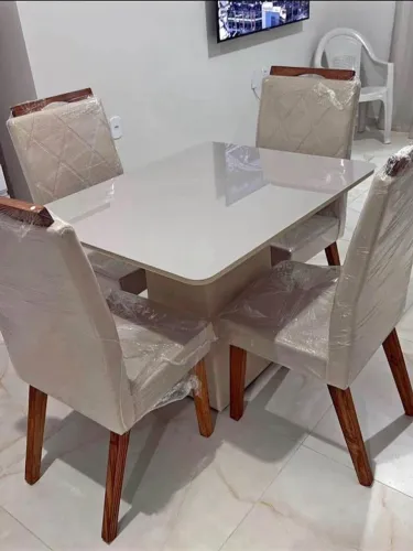 Mesa Com 4 Cadeiras, Tampo Em Vidro Laqueado