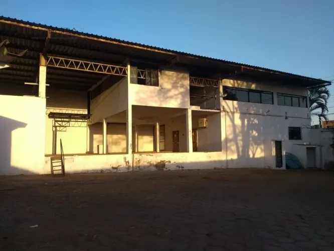 Galpão de esquina próximo a CEASA, Aeroporto de Goiânia e BR-153. Fácil acesso!