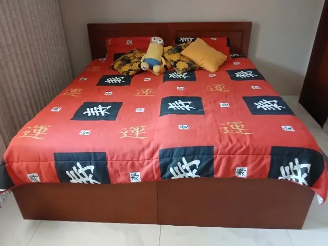 Duas camas de solteiro,  com gavetoes e cama auxiliar, colchão Ortobom de molas ensacadas.