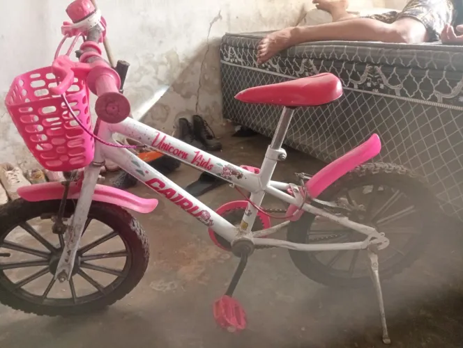 Vendo uma bicicleta infantil semi nova
